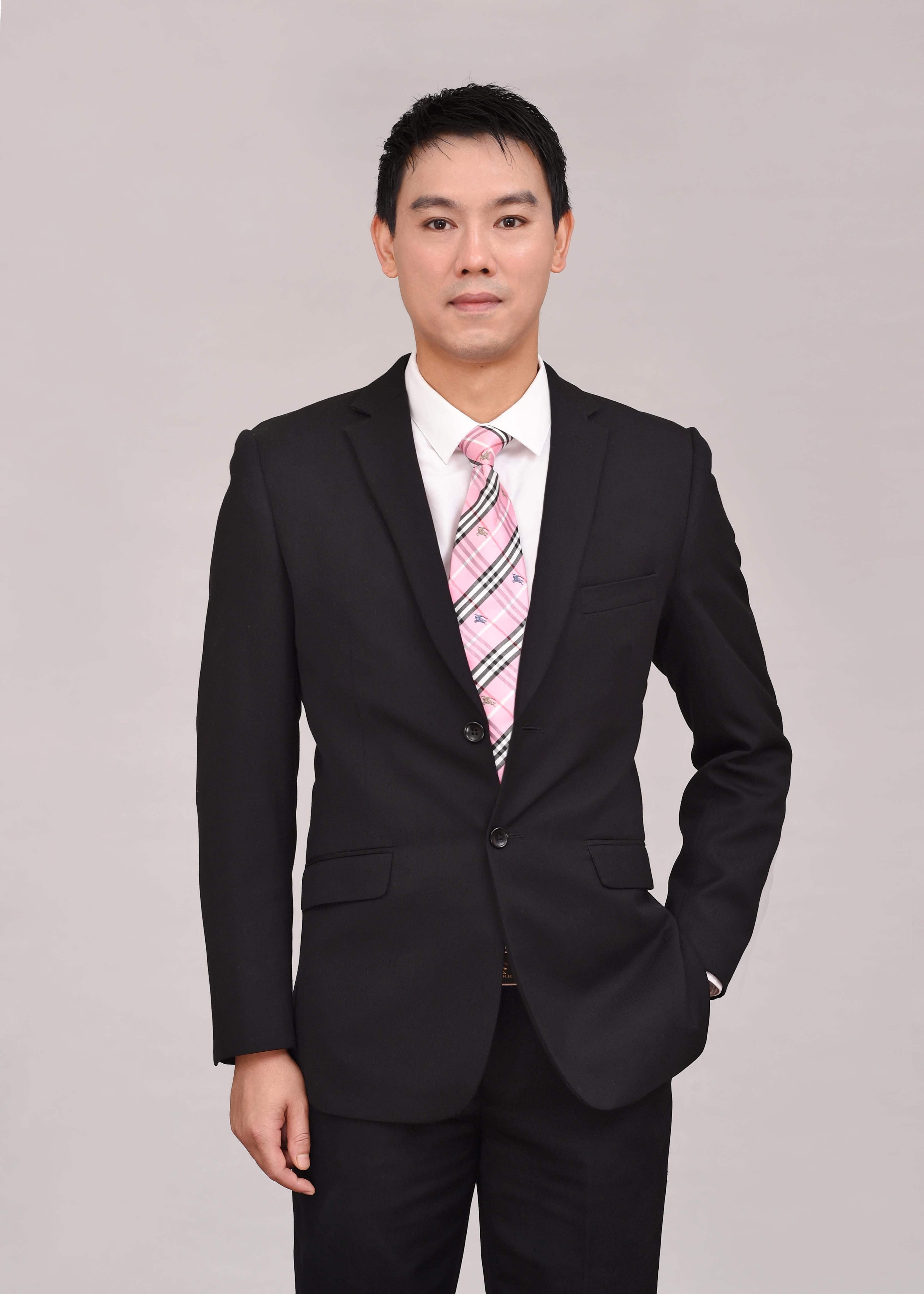 胡颜意 视觉与舞美负责人